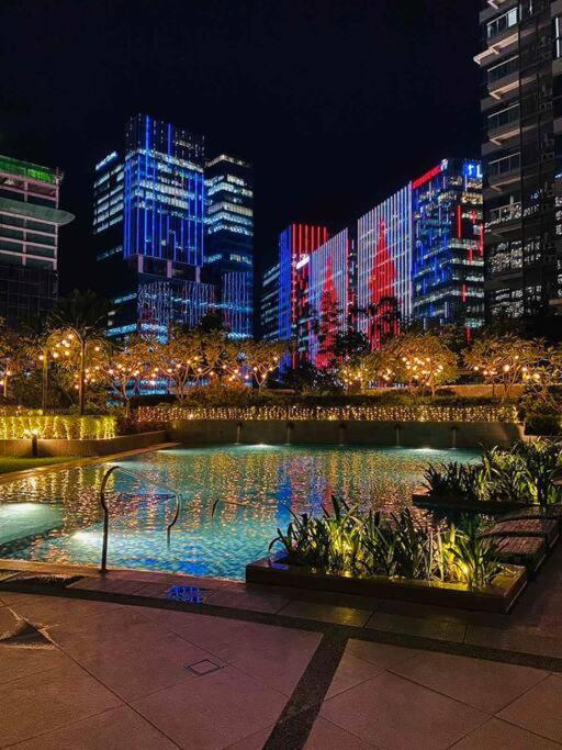 Cosy Executive 1 Bedroom Uptown Parksuites Ultra Fast Internet Манила Экстерьер фото