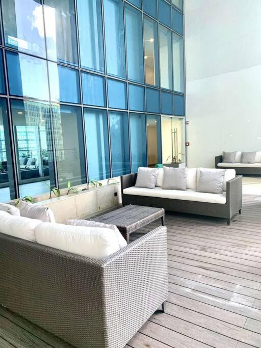 Cosy Executive 1 Bedroom Uptown Parksuites Ultra Fast Internet Манила Экстерьер фото