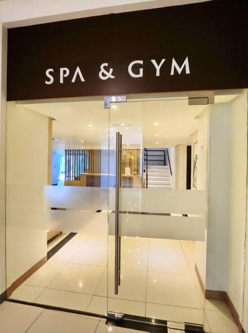 Cosy Executive 1 Bedroom Uptown Parksuites Ultra Fast Internet Манила Экстерьер фото