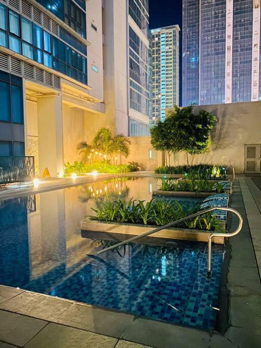 Cosy Executive 1 Bedroom Uptown Parksuites Ultra Fast Internet Манила Экстерьер фото
